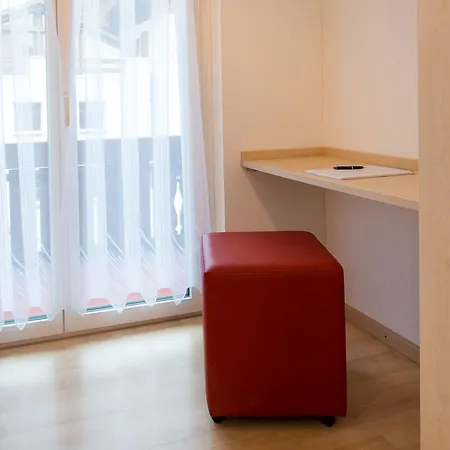 Alpenroesli 샬레 *