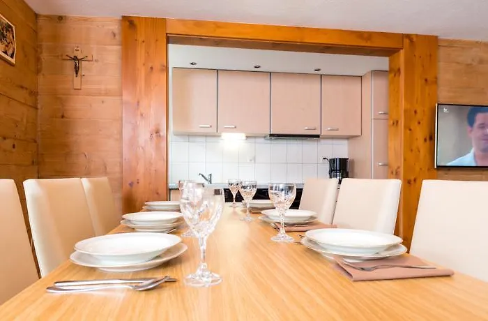 Alpenroesli شاليه *