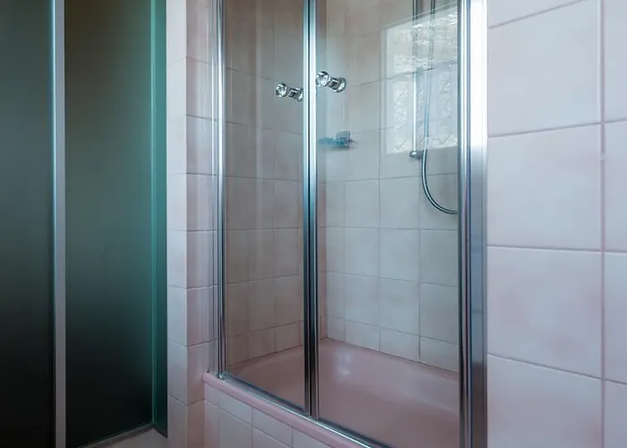 Alpenroesli شاليه *